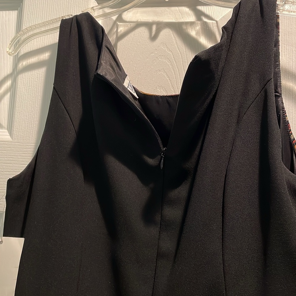 Jessica Howard fully lined maxi dress, metallic top with hidden back zipper. - Picture 10 of 11